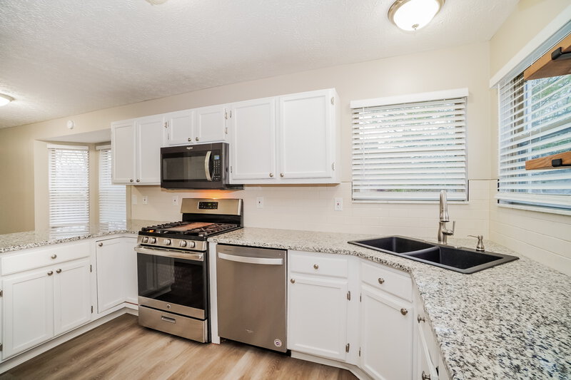 2,235/Mo, 200 Tar Heel Dr Delaware, OH 43015 Kitchen View 2