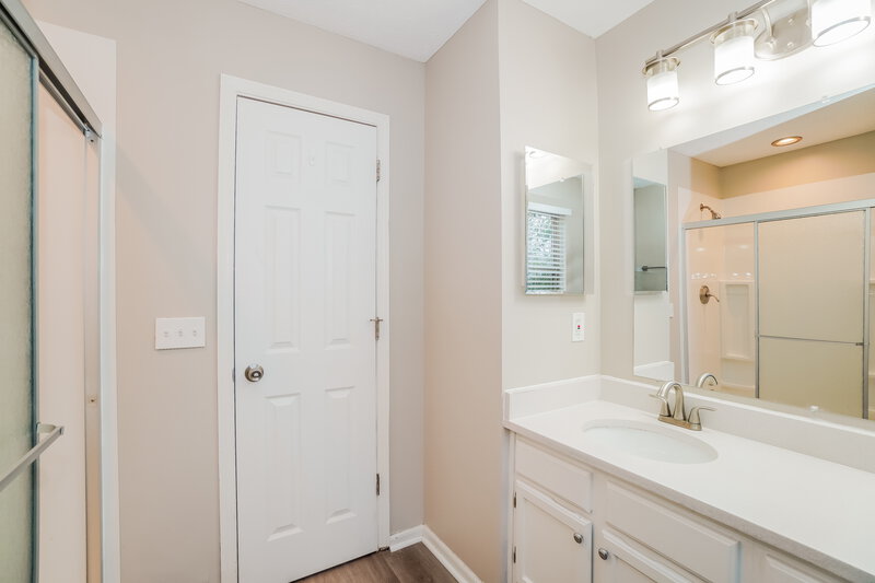 2,235/Mo, 200 Tar Heel Dr Delaware, OH 43015 Main Bathroom View 2