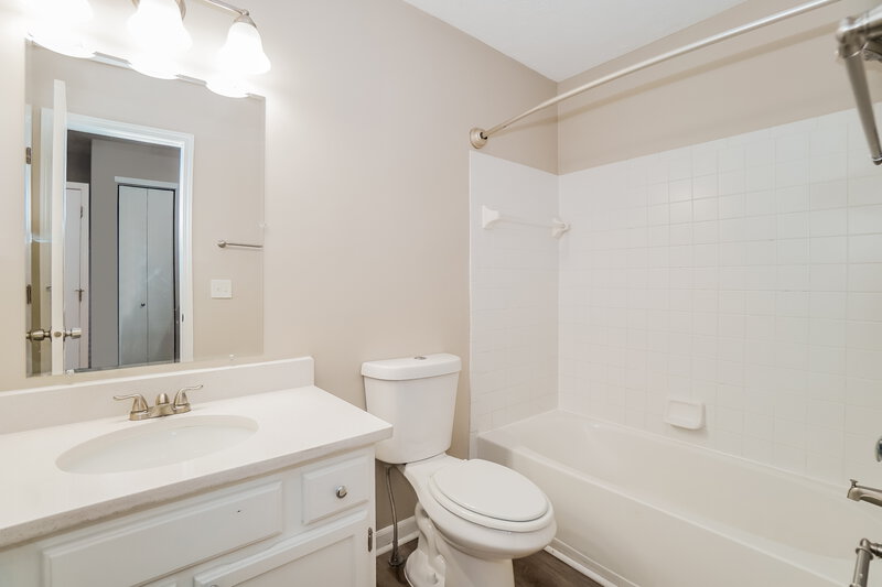 2,235/Mo, 200 Tar Heel Dr Delaware, OH 43015 Bathroom View