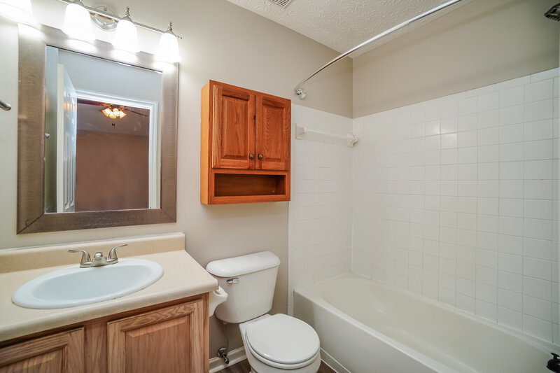 2,100/Mo, 224 Sonoma Dr Delaware, OH 43015 Bathroom View 2