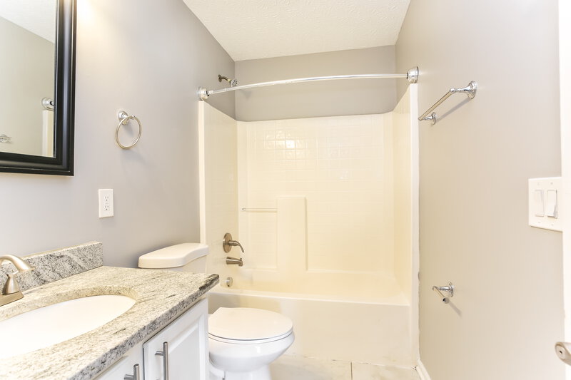 2,445/Mo, 3226 Herr Dr Groveport, OH 43125 Bathroom View