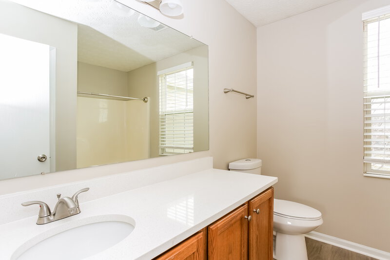 1,825/Mo, 3191 Rogstad Bnd Canal Winchester, OH 43110 Main Bathroom View
