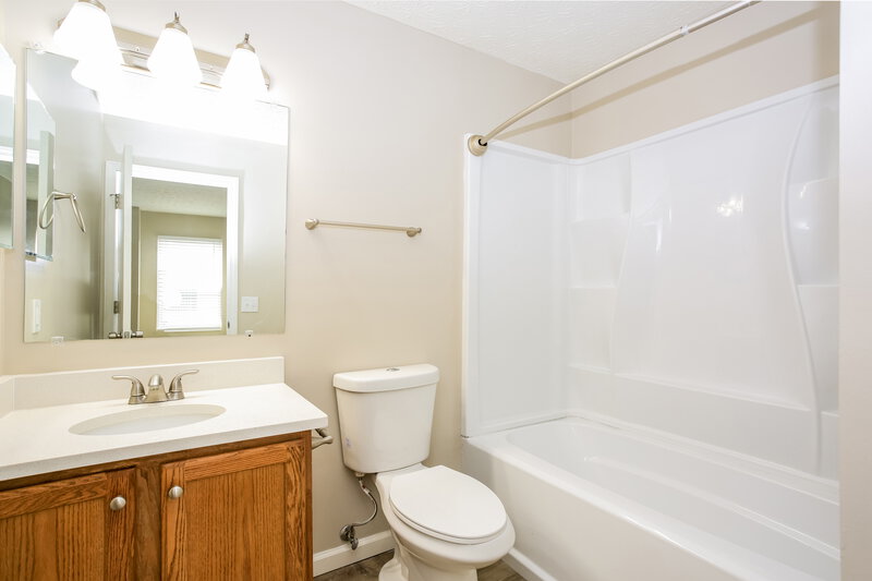 1,825/Mo, 3191 Rogstad Bnd Canal Winchester, OH 43110 Bathroom View