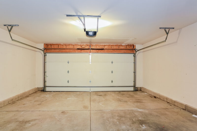 1,825/Mo, 3191 Rogstad Bnd Canal Winchester, OH 43110 Garage View