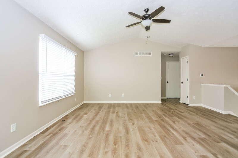 1,890/Mo, 4197 Nipigon Dr Columbus, OH 43207 Living Room View 2