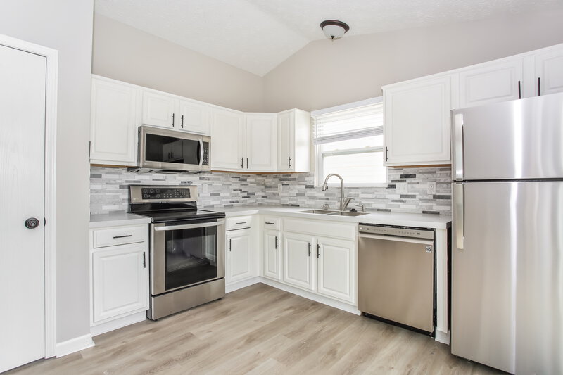 1,890/Mo, 4197 Nipigon Dr Columbus, OH 43207 Kitchen View 2