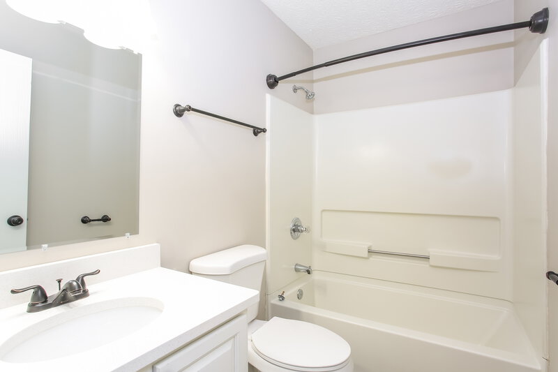 1,890/Mo, 4197 Nipigon Dr Columbus, OH 43207 Bathroom View