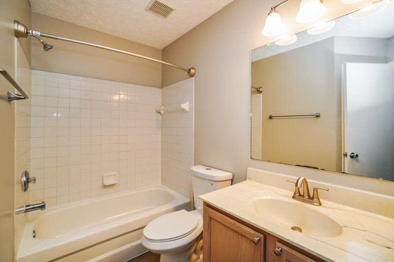 0/Mo, 8111 Loden Ct Blacklick, OH 43004 Bathroom View