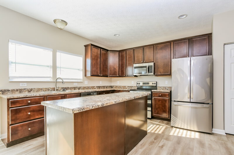 2,220/Mo, 5360 Folsom Dr Groveport, OH 43125 Kitchen View 2