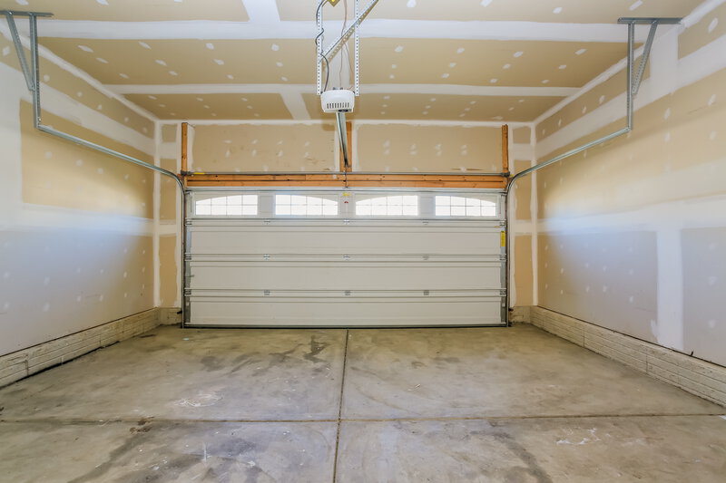 2,220/Mo, 5360 Folsom Dr Groveport, OH 43125 Garage View