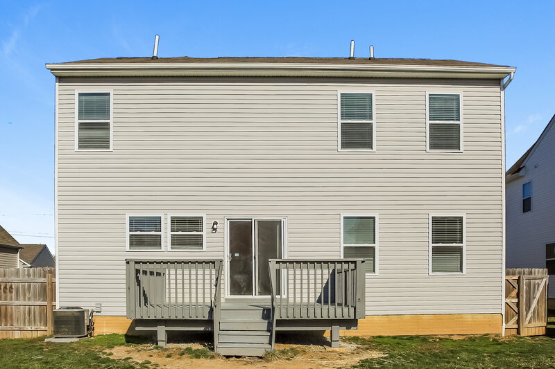 2,220/Mo, 5360 Folsom Dr Groveport, OH 43125 Rear View