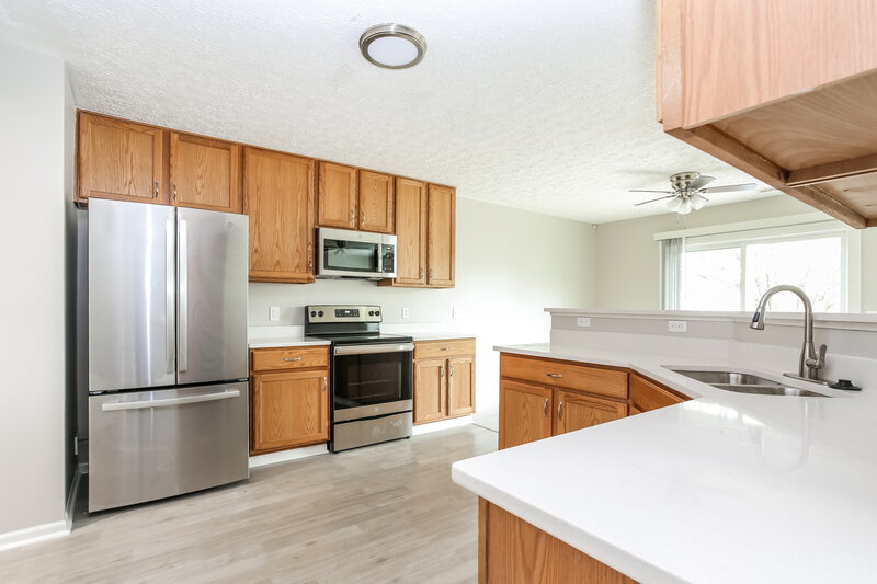 2,355/Mo, 6245 Jolliff St Galloway, OH 43119 Kitchen View 2