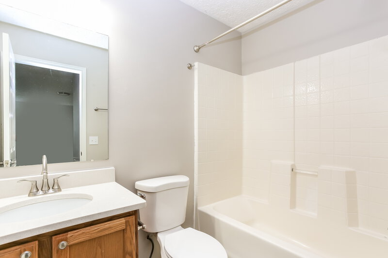 2,355/Mo, 6245 Jolliff St Galloway, OH 43119 Bathroom View