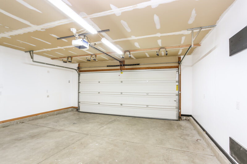 2,355/Mo, 6245 Jolliff St Galloway, OH 43119 Garage View