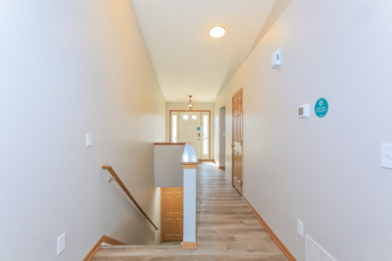 2,325/Mo, 5924 Westbank Dr Galloway, OH 43119 Foyer View