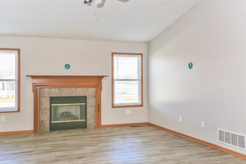 2,325/Mo, 5924 Westbank Dr Galloway, OH 43119 Living Room View