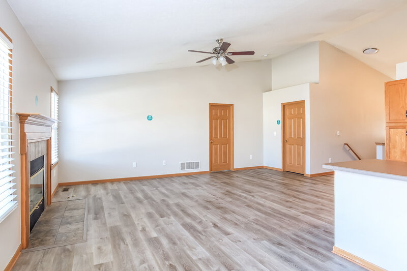 2,325/Mo, 5924 Westbank Dr Galloway, OH 43119 Living Room View 2