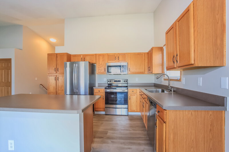 2,325/Mo, 5924 Westbank Dr Galloway, OH 43119 Kitchen View 2