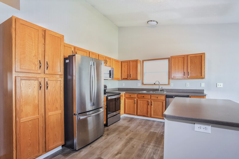 2,325/Mo, 5924 Westbank Dr Galloway, OH 43119 Kitchen View 3