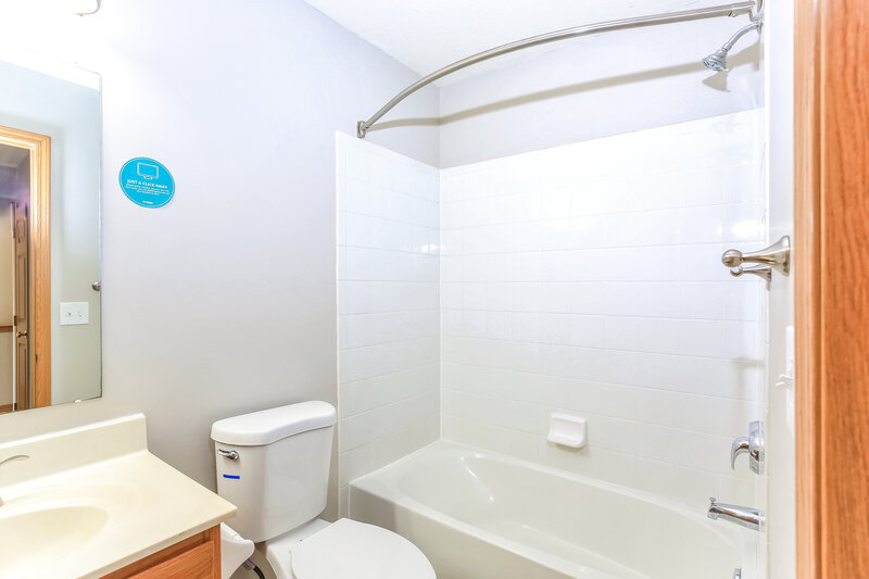 2,325/Mo, 5924 Westbank Dr Galloway, OH 43119 Bathroom View