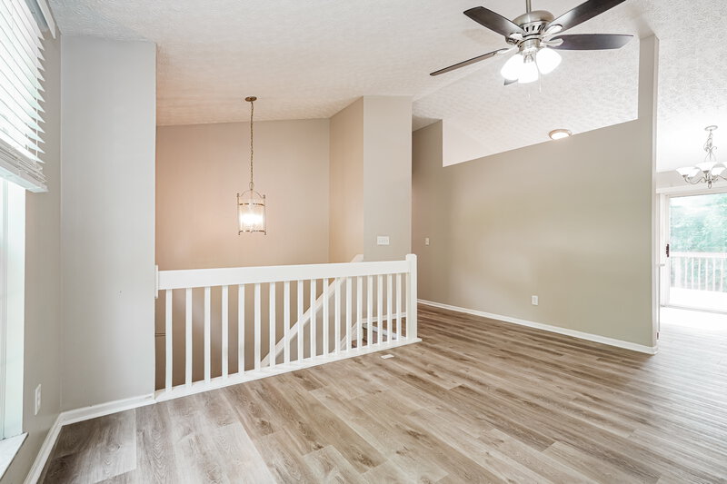 2,285/Mo, 1324 Winesap Dr Columbus, OH 43204 Living Room View 2