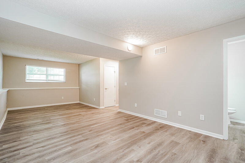 2,285/Mo, 1324 Winesap Dr Columbus, OH 43204 Family Room View 2
