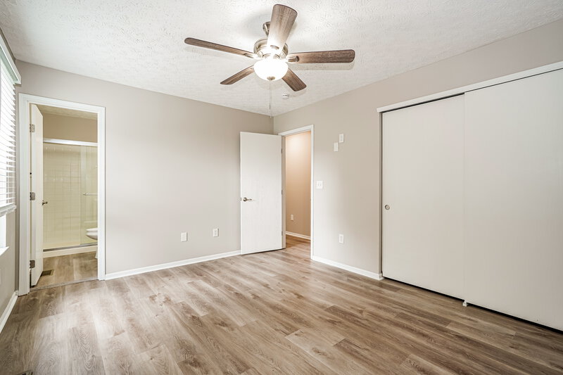 2,285/Mo, 1324 Winesap Dr Columbus, OH 43204 Main Bedroom View 2