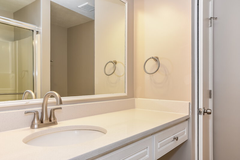 2,320/Mo, 1204 Daylight Dr Reynoldsburg, OH 43068 Main Bathroom View