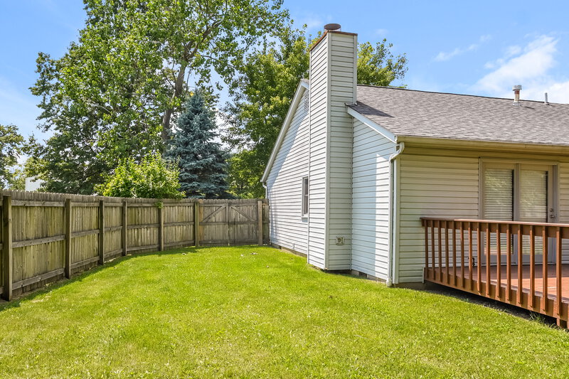 2,320/Mo, 1204 Daylight Dr Reynoldsburg, OH 43068 Rear View 2