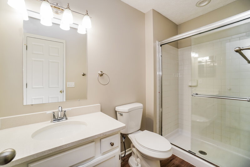 1,880/Mo, 1420 Trabue Woods Blvd Columbus, OH 43228 Main Bathroom View