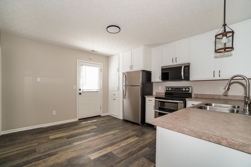 2,100/Mo, 7495 Canal Highlands Blvd Canal Winchester, OH 43110 Dining Room View