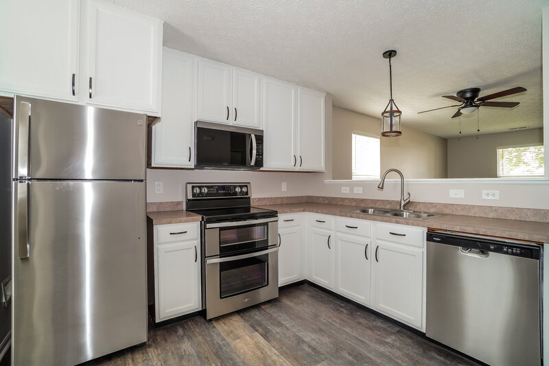 2,100/Mo, 7495 Canal Highlands Blvd Canal Winchester, OH 43110 Kitchen View 2