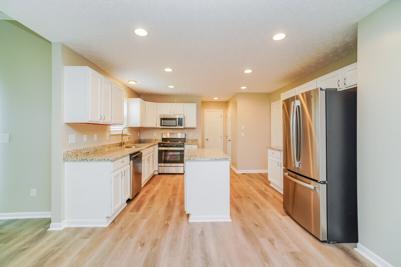 2,230/Mo, 7614 Blacklick Ridge Blvd Blacklick, OH 43004 Kitchen View