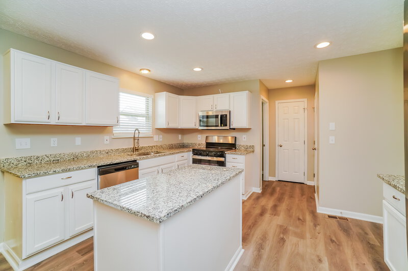 2,230/Mo, 7614 Blacklick Ridge Blvd Blacklick, OH 43004 Kitchen View 2