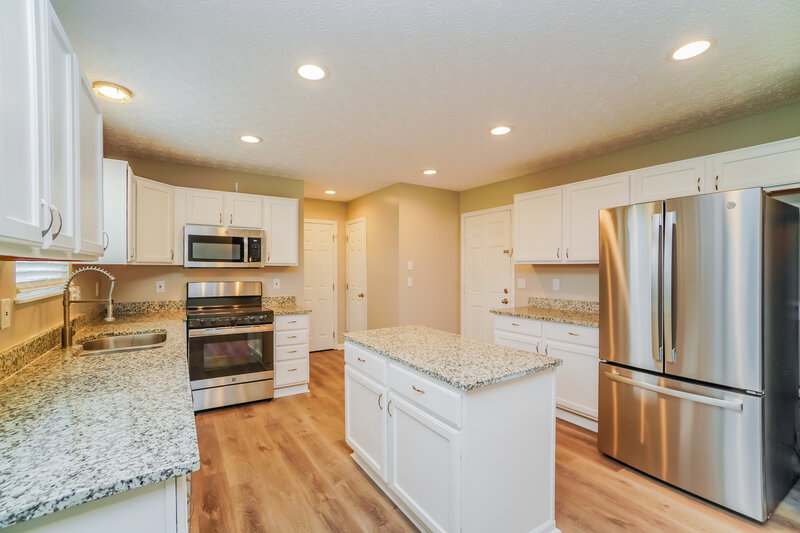 2,230/Mo, 7614 Blacklick Ridge Blvd Blacklick, OH 43004 Kitchen View 3