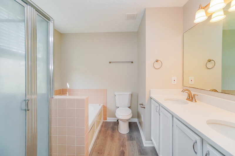 2,230/Mo, 7614 Blacklick Ridge Blvd Blacklick, OH 43004 Main Bathroom View