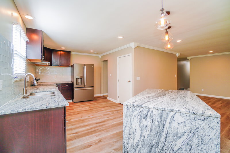 2,735/Mo, 800 Caroway Blvd Columbus, OH 43230 Kitchen View 2