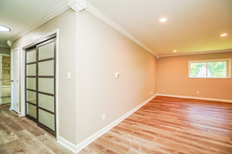 2,735/Mo, 800 Caroway Blvd Columbus, OH 43230 Hallway View