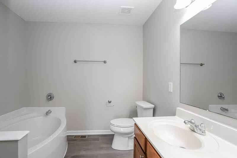2,200/Mo, 9295 Sandpiper Ct Orient, OH 43146 Main Bathroom View