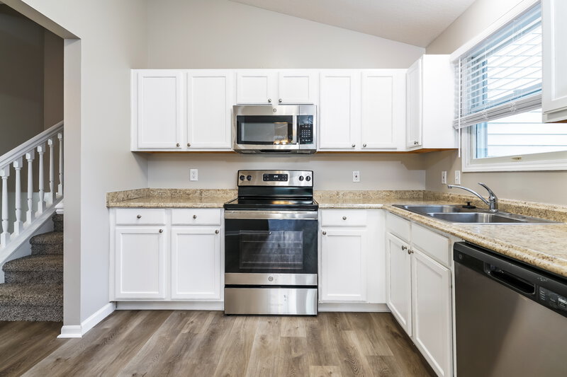 2,010/Mo, 4619 Tolbert Ave Grove City, OH 43123 Kitchen View 2