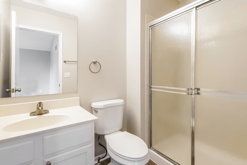 2,010/Mo, 4619 Tolbert Ave Grove City, OH 43123 Main Bathroom View