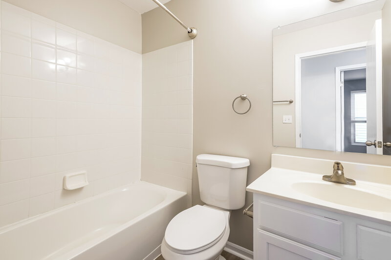 2,010/Mo, 4619 Tolbert Ave Grove City, OH 43123 Bathroom View