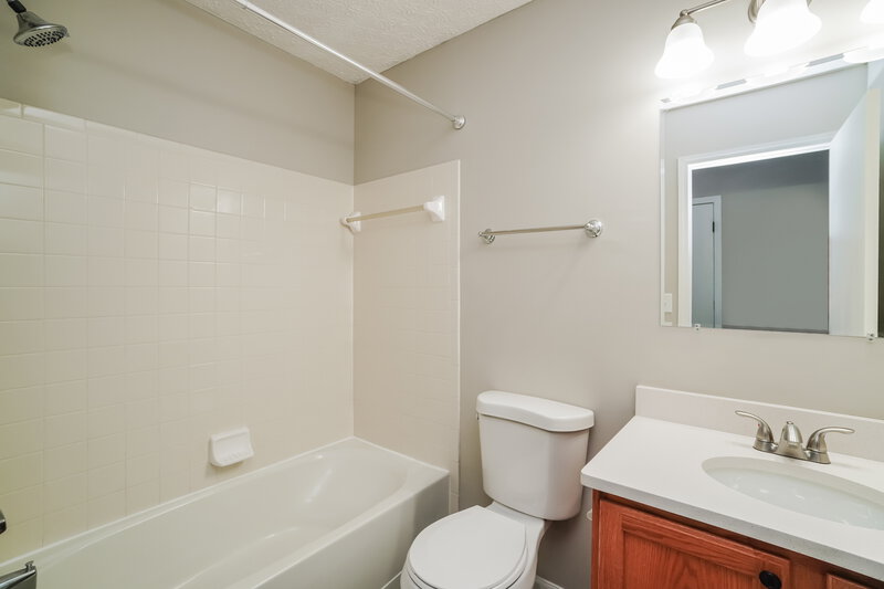 1,995/Mo, 3102 Jetstream Dr Columbus, OH 43231 Bathroom View