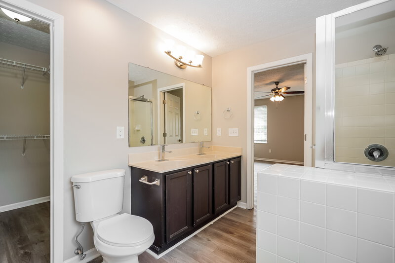 2,650/Mo, 7828 Brianna Dr Blacklick, OH 43004 Main Bathroom View