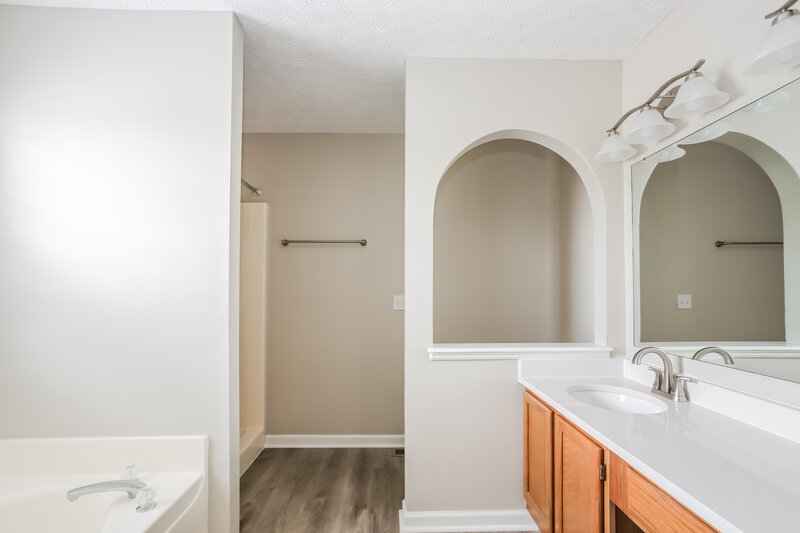 2,715/Mo, 3873 Carlotta St Grove City, OH 43123 Main Bathroom View