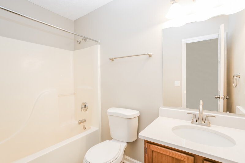 2,715/Mo, 3873 Carlotta St Grove City, OH 43123 Bathroom View