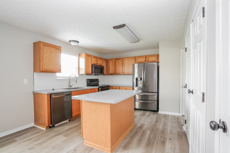2,480/Mo, 7645 Dover Ridge Dr Blacklick, OH 43004 Kitchen View 2