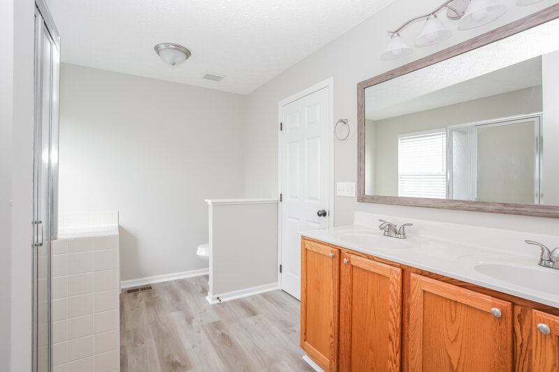 2,480/Mo, 7645 Dover Ridge Dr Blacklick, OH 43004 Main Bathroom View