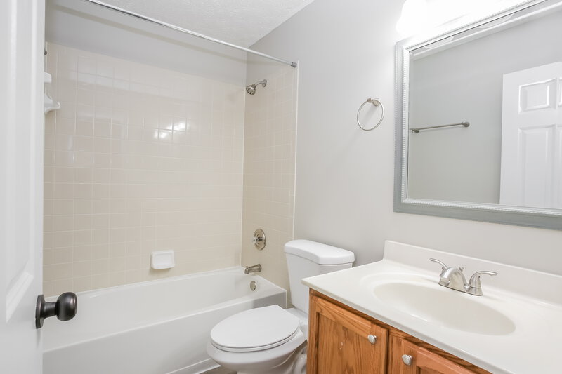 2,480/Mo, 7645 Dover Ridge Dr Blacklick, OH 43004 Bathroom View
