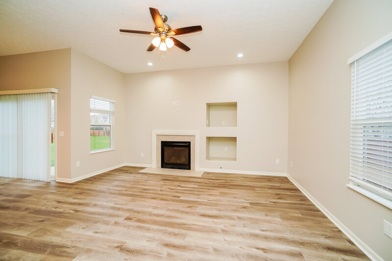 2,355/Mo, 1272 Poplar Creek Ct Blacklick, OH 43004 Living Room View 2
